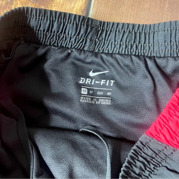 Nike Dri-Fit Tempo shorts XS - Picture 3 of 3